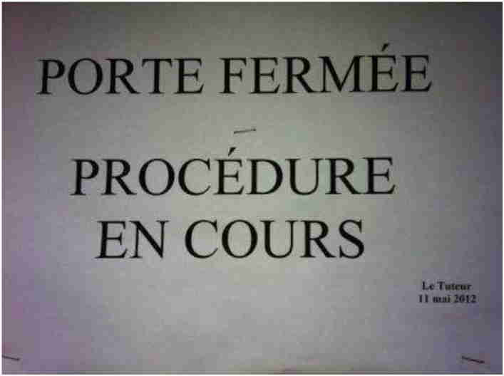 'Porte fermée - Procédure en cours' signé Charles tuteur 11.05.2012